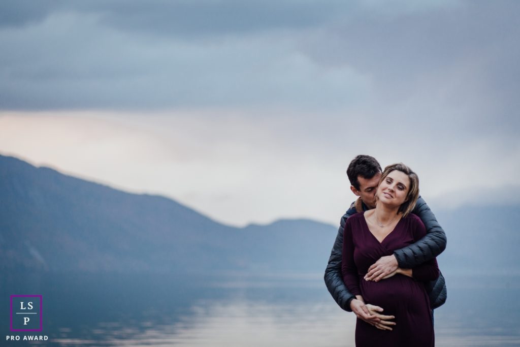 séance photo grossesse en extérieur au bord du lac du bourget charlene aubert photographe